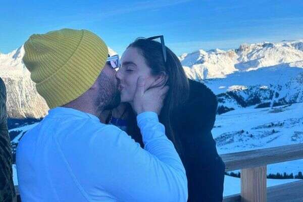 יעל ועומר מתנשקים , מתוך האינסטגרם של עומר אדם