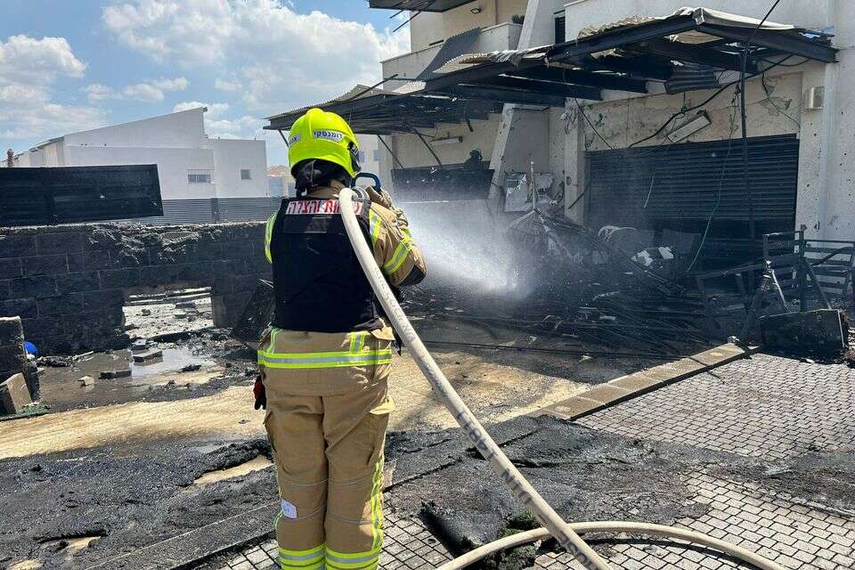 Threatened with a hammer - and set the yard on fire in the dead of night