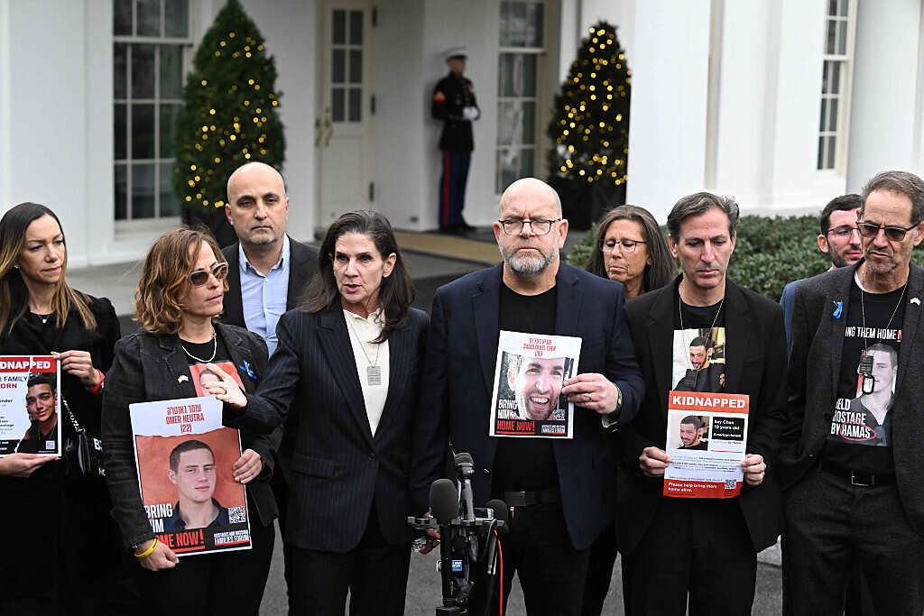 משפחות חטופים בעלי אזרחות אמריקנית בבית הלבן בחודש דצמבר 2023 צילום: AFP