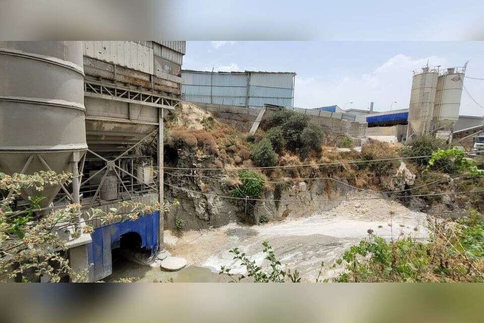 מפעל אשטרום באזור התעשייה עטרות , אלי טרדבורקס, המשרד להגנת הסביבה