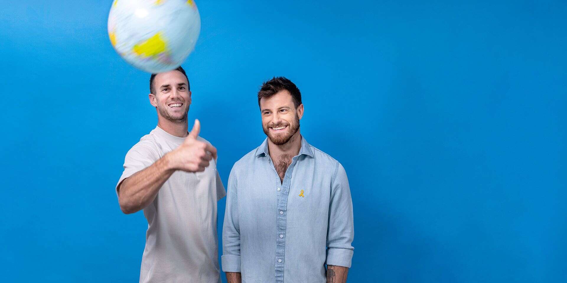 אל תפילו את המיליון. יפתח רמון וסהר קורן , כפיר זיו, סטיילינג: בן זייגר, איפור ועיצוב שיער: ורד בדוסה רוטרו, הלבשה: Dare