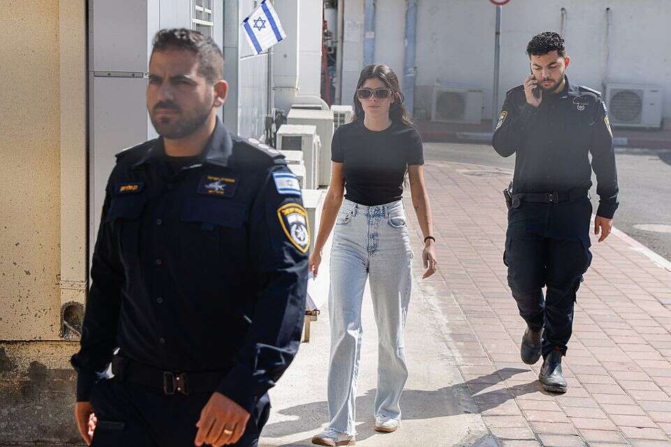 נועה גולדנברג אחרי חקירה משטרה על תקיפה זריקה חול על איתמר בן גביר ב חוף ים ת"א , יהושע יוסף