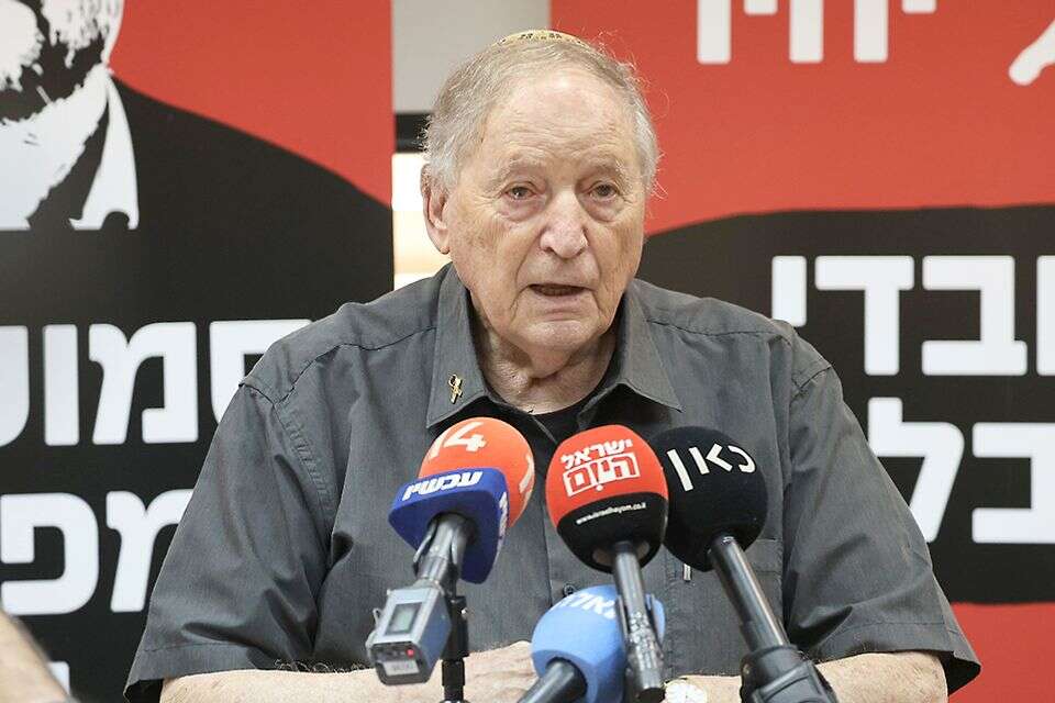 אין לו איך לשלם למורים. ארז , קוקו