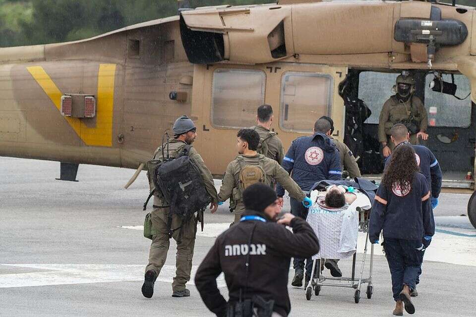 פינוי פצועים אחרי נפילת רקטות בצפת (ארכיון) , אייל מרגולין - ג׳יני