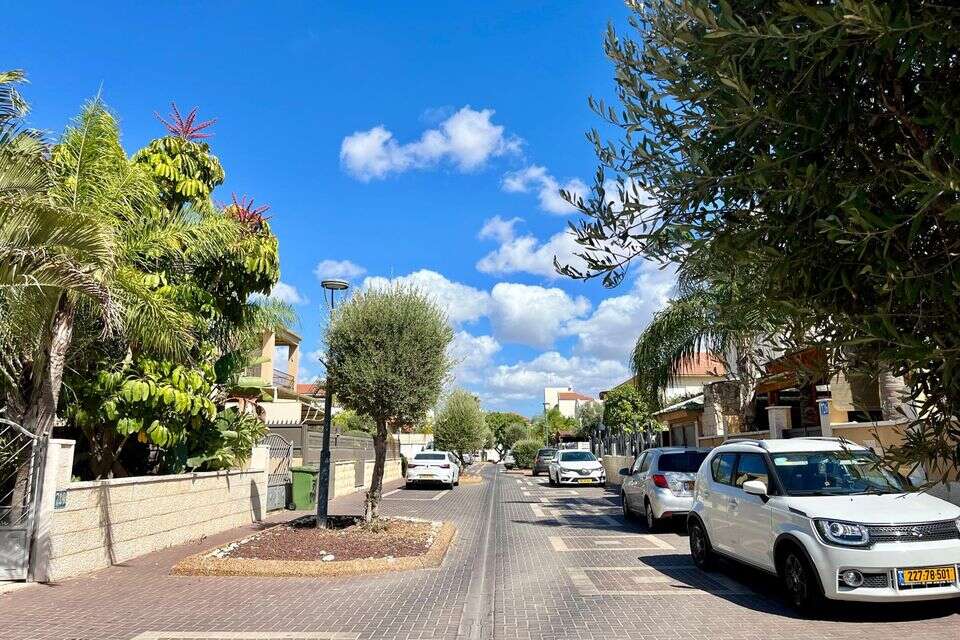הרחוב באור עקיבא , ללא