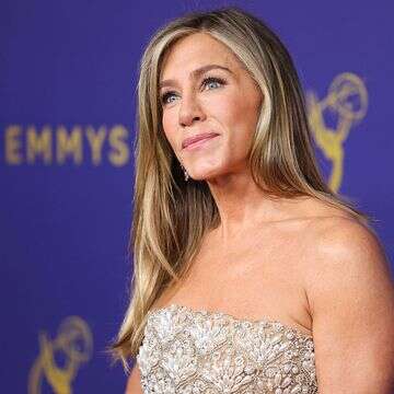 רשמי: ג'ניפר אניסטון משיקה את בן זוגה