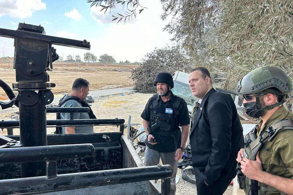 מיקי זוהר בסיור בעוטף ימים לאחר 7 באוקטובר , ללא קרדיט