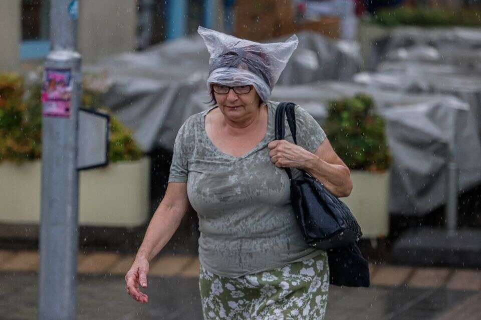 הגשם מרטיב את רחובות העיר, הבוקר , יהושע יוסף