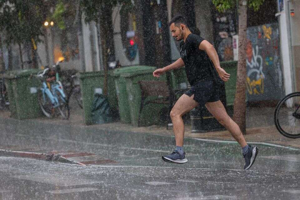 גשם בתל אביב (ארכיון) , יהושע יוסף