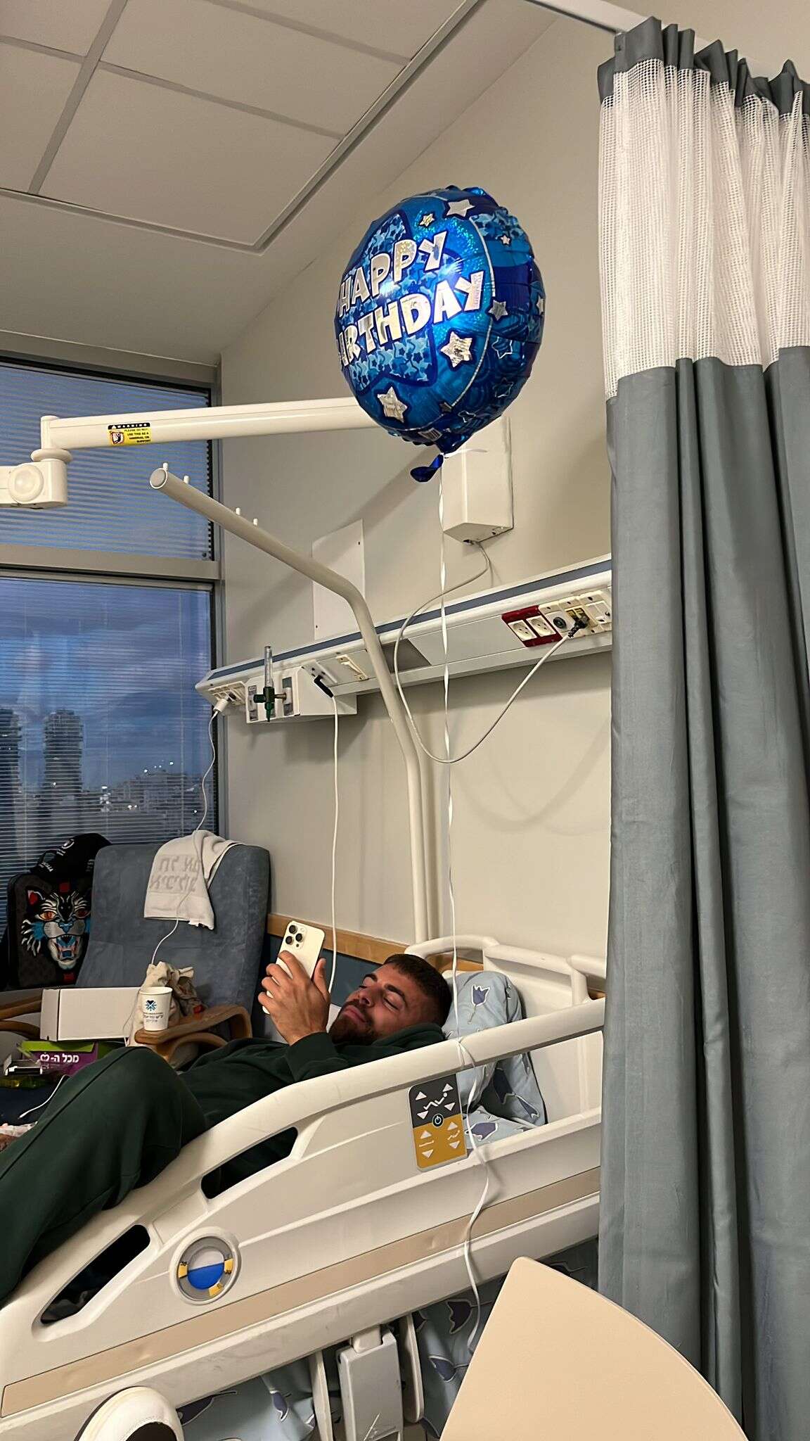 שילה שלום חוגג בבית החולים , השם שמור במערכת For Real