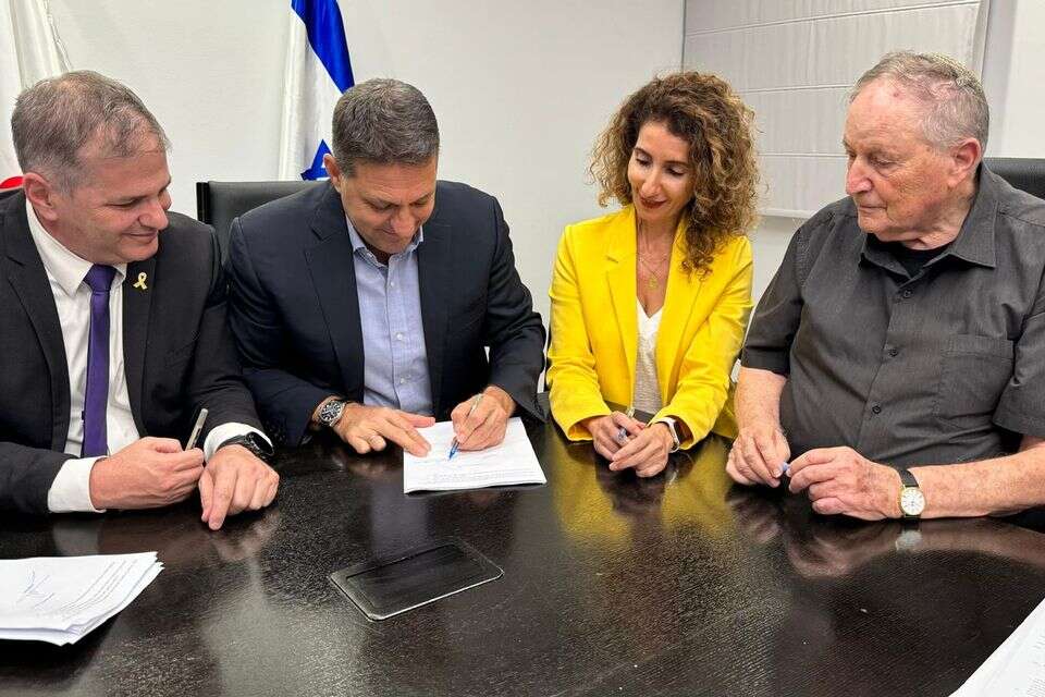נחתם הסכם שכר בין ארגון המורים העל-יסודיים למשרד האוצר , ללא