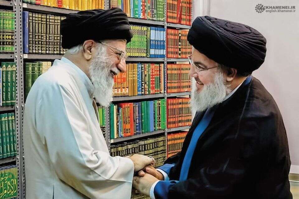 חמינאי ונסראללה בטהרן , רשתות ערביות