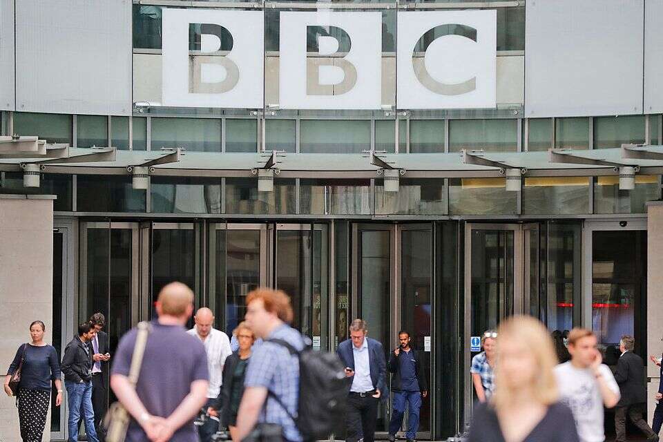 הכניסה לבניין ה-BBC (ארכיון). , אי.פי