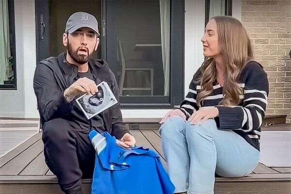 אמינם, בתו היילי ג'ייד והאולטראסאונד , מתוך הקליפ Temporary