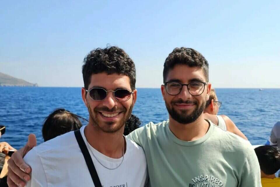 אביתר דוד החטוף בעזה ואחיו עילי דוד , באדיבות המשפחה