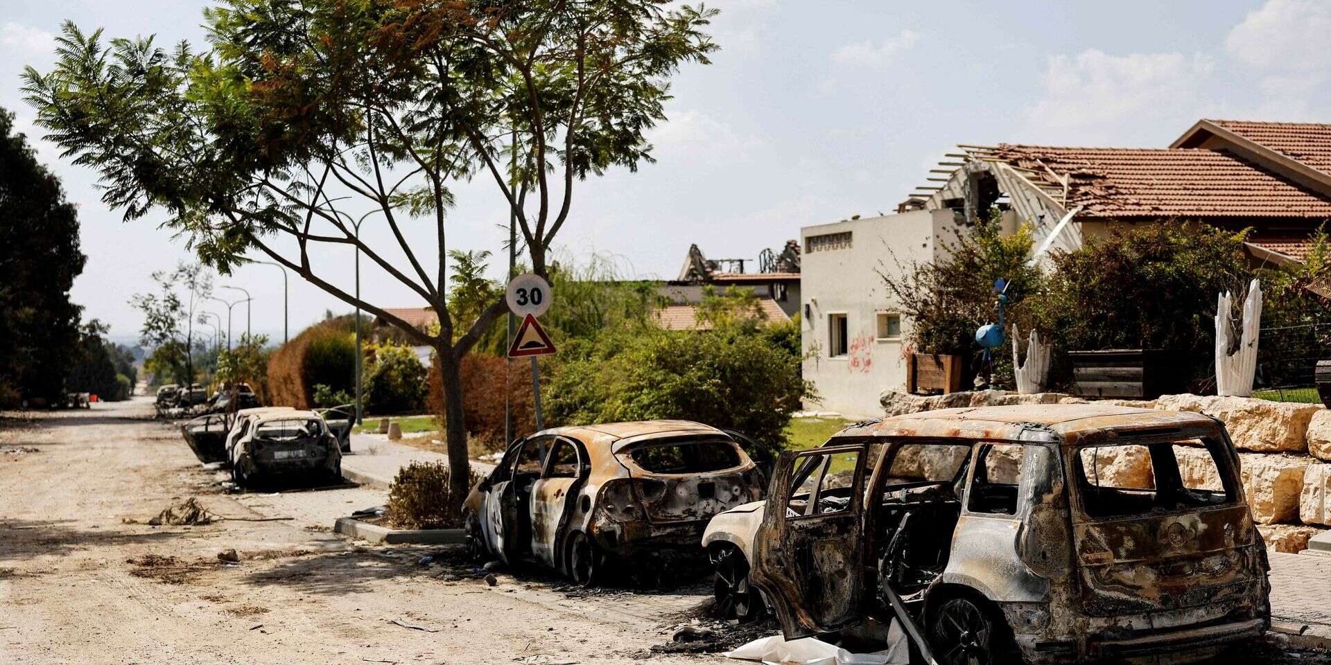 שנתיים מאז, חורבות בארי , רויטרס