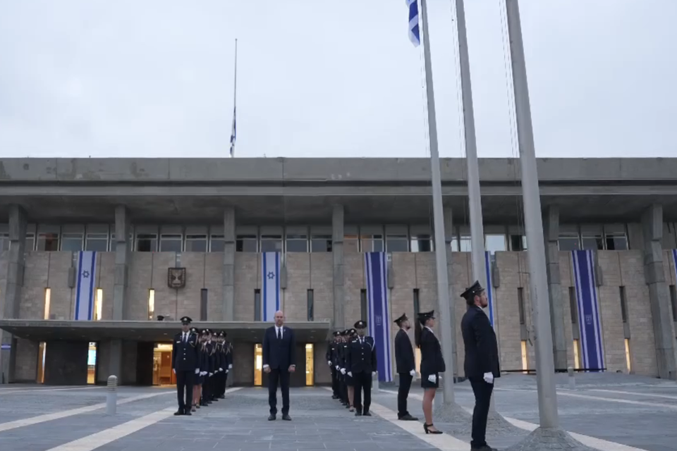 שנה לשבעה באוקטובר: הורדת הדגל לחצי התורן בכנסת ישראל , נתן וייל/דוברות הכנסת