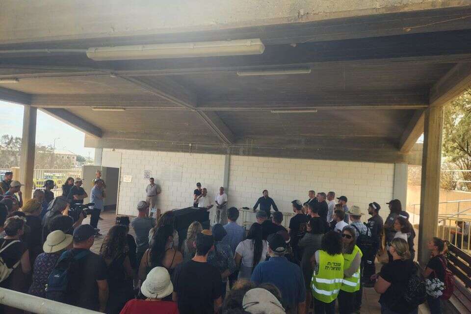 טקס הקבוצה של ויקטור שמשון גרין, שנרצח בפיגוע ביפו , ללא קרדיט