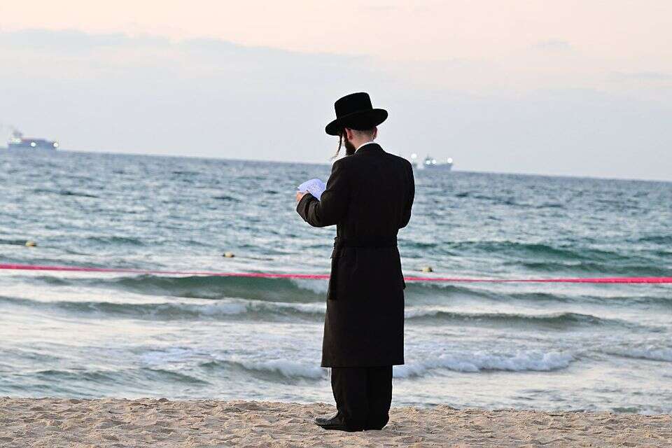 תשליך בחוף אשדוד , יוסי זליגר