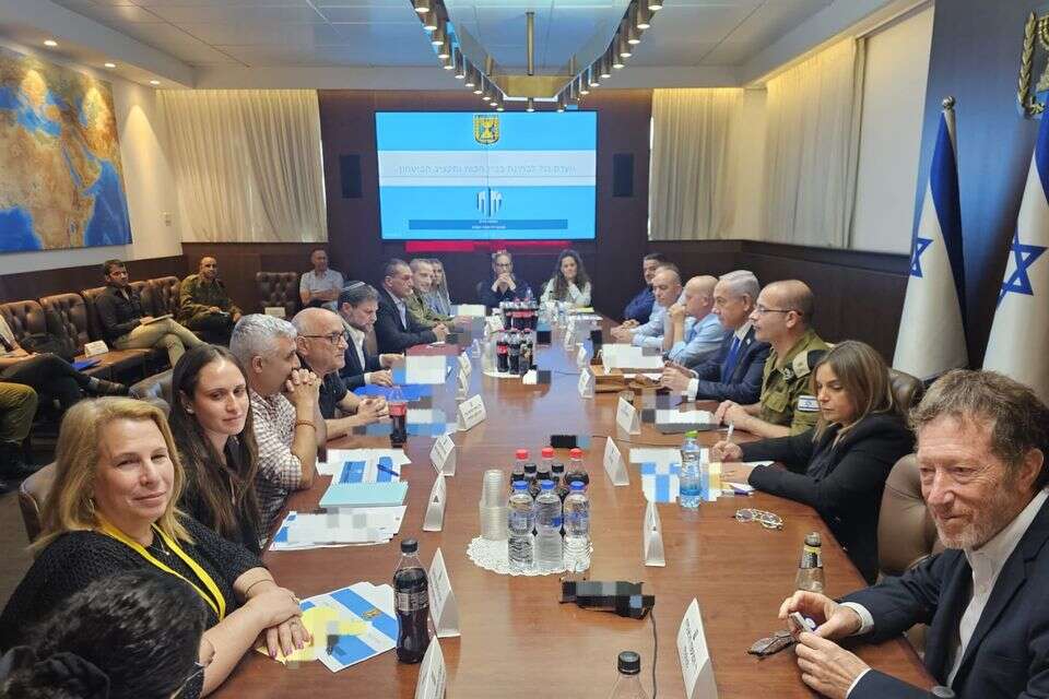 ישיבה בלשכת רה"מ (ארכיון) , דוברות ראש הממשלה