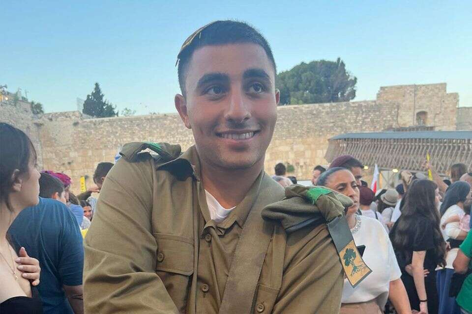 סמל אמיתי אלון , ללא