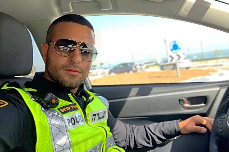 אדיר קדוש , ללא