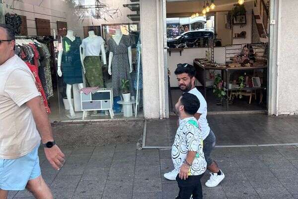 חיים ואלעד , פפארצי, ללא קרדיט