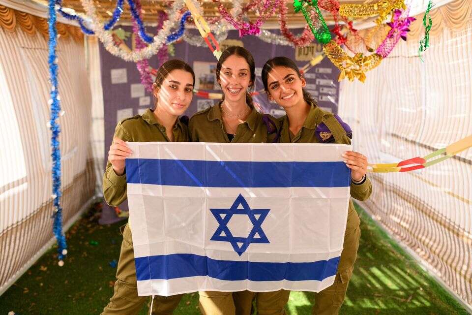 סוכה בחמ''ל מגן בחטיבה הדרומית באוגדת עזה , אורי שמש, FIDF