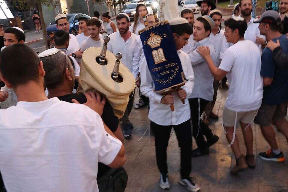 מוזמנים להקפות שמחת תורה בשדרות (ארכיון, למצולמים אין קשר לכתבה) , קוקו