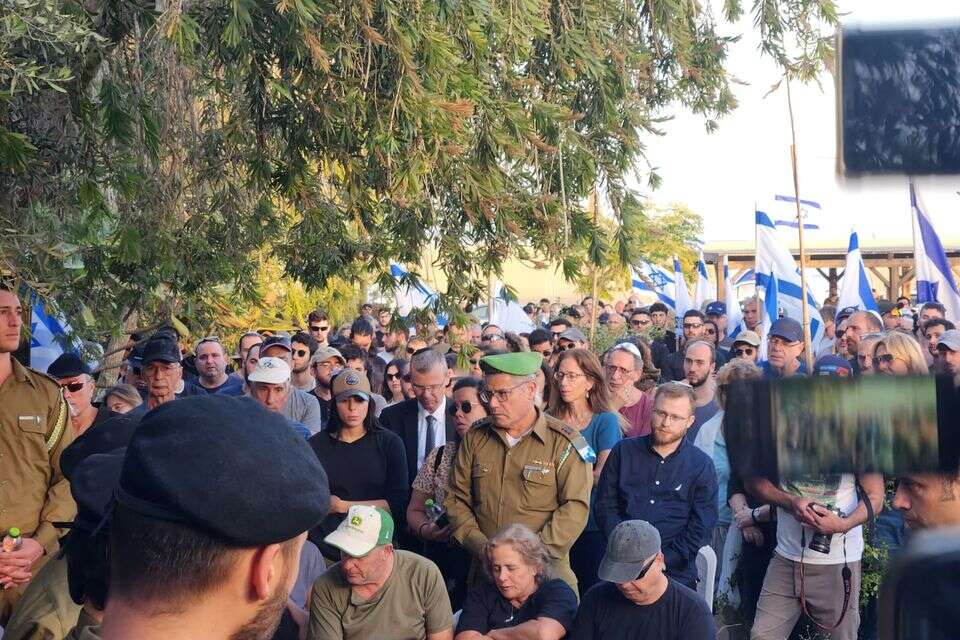 הלוויית תום סגל ז"ל בבית העלמים בעין הבשור  , איליה יגורוב