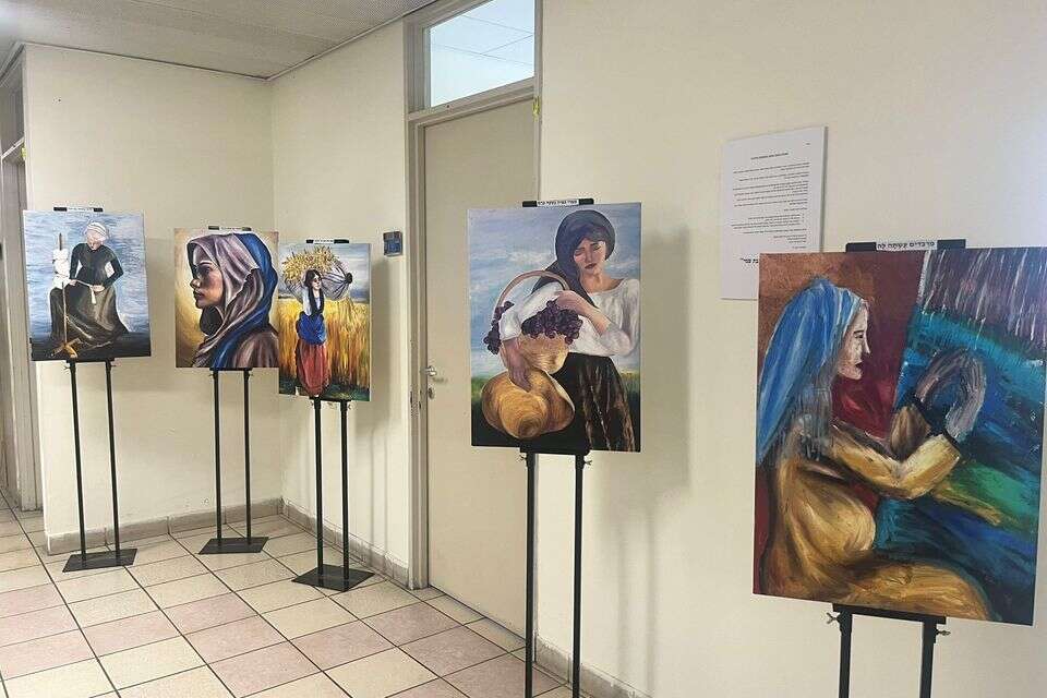 תערוכת האמנות של המחוז החרדי במשרד החינוך לציון שנה למלחמת "חרבות ברזל" , ללא