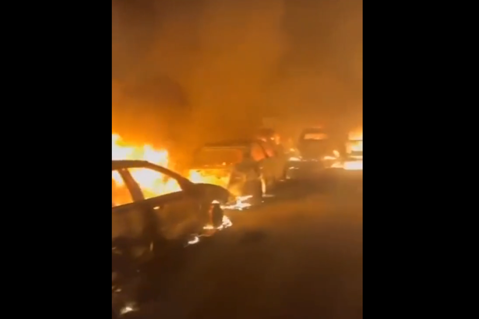 הרס בכפר הפלשתיני אלעיזריה אחרי ריב החמולות , ללא