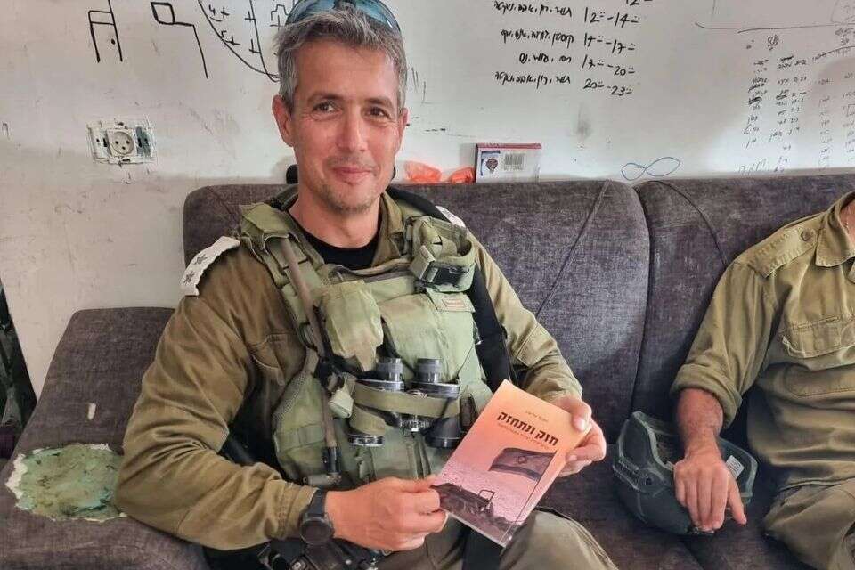 סא"ל במיל' יועז הנדל, ממובילי תנועת המילואימניקים , מתוך עמוד הפייסבוק של יועז הנדל