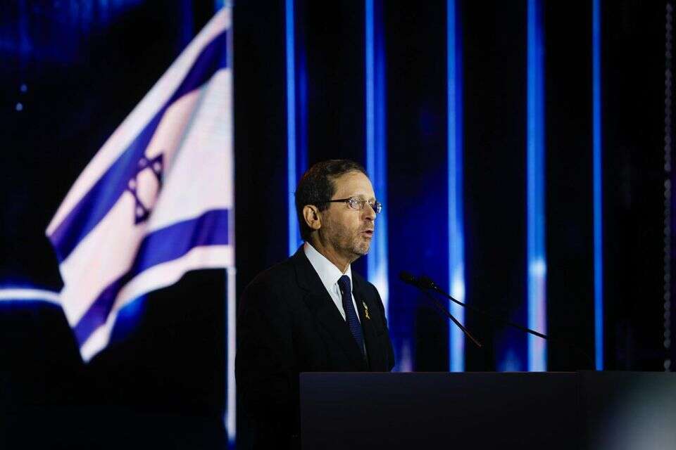 נשיא המדינה מעניק לראשונה את "אות נשיא המדינה לגבורה אזרחית" , אורן בן חקון
