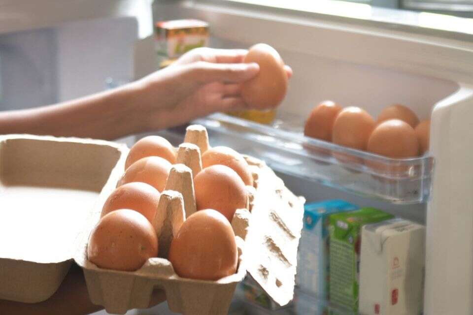 אחסון ביצים בדלת המקרר , GettyImages