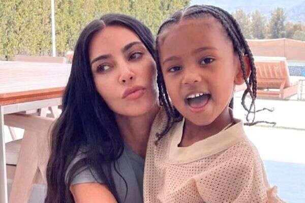 קים קרדשיאן עם בנה סיינט , מתוך אינסטגרם