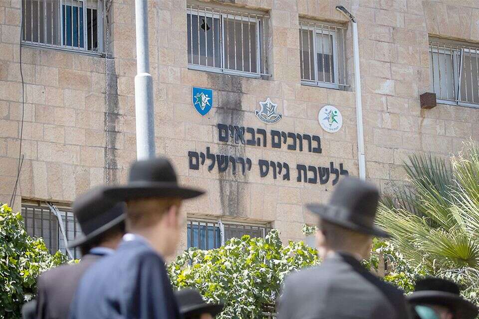 כשהבית בוער - לא נשארים ללמוד, גם לא בבני ברק