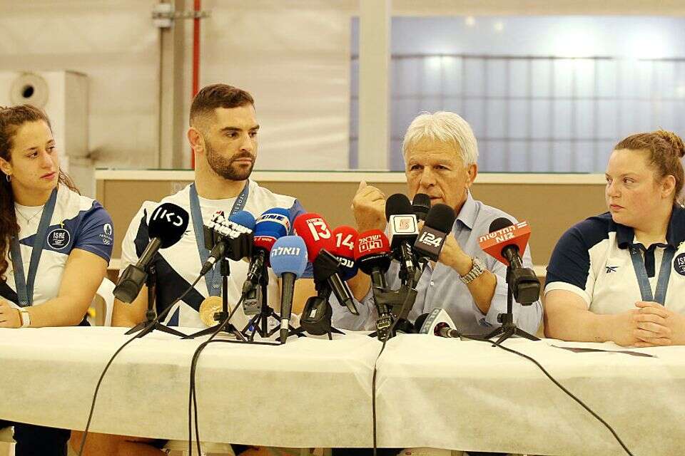 יו"ר איגוד הג'ודו משה פונטי והמדליסטים האולימפיים מפריז 2024 , אלן שיבר