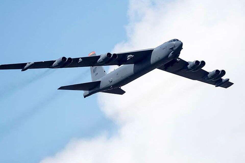 מפציץ B-52 , AP