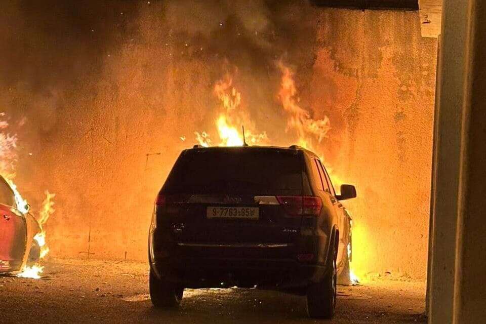 כלי רכב שהוצתו באל-בירה , רשתות ערביות