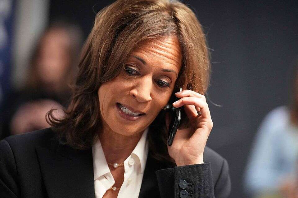 האריס. ניתקה את הקשר עם ביידן , אי.אפ.פי