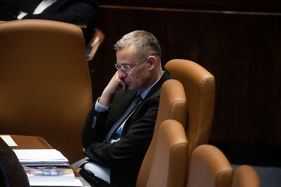 ההתעקשות לא תועיל לו. שר המשפטים יריב לוין , אורן בן חקון