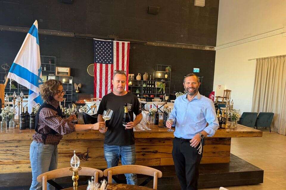 משיקים את יין טראמפ ביקב פסגות , יקב פסגות