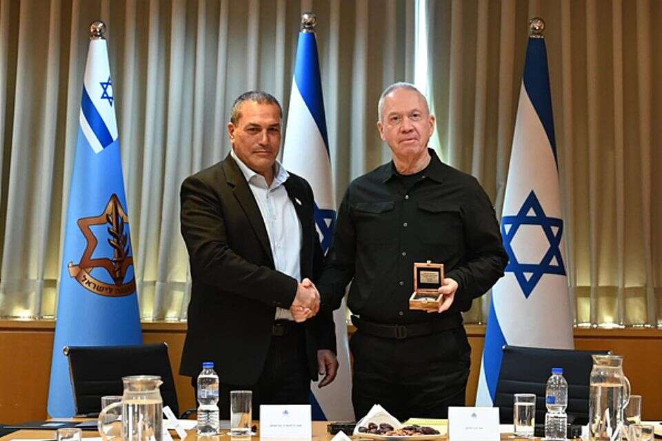 גלנט ומנכ"ל משרד הביטחון בסוף הכהונה , אגף דוברות וקשרי ציבור במשרד הביטחון