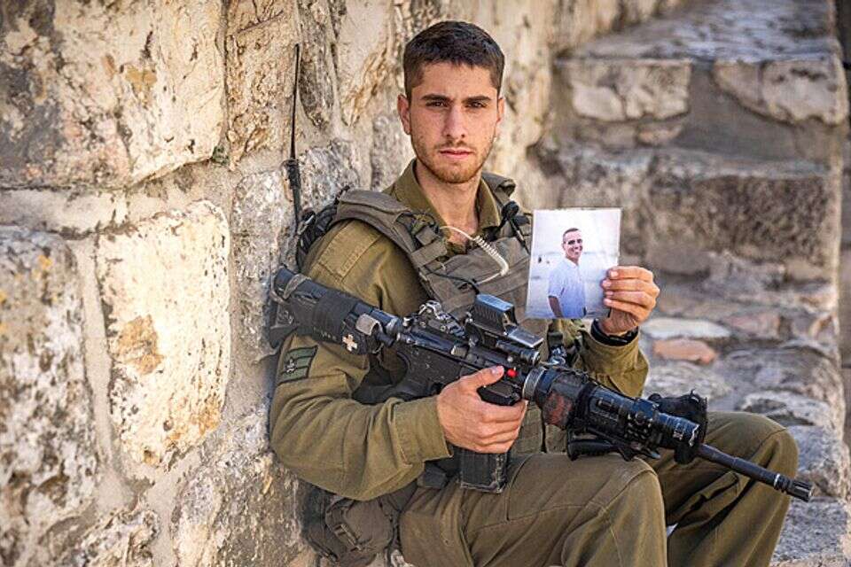 גולן ותמונתו של עמרי מירן  , יונתן זינדל/פלאש90