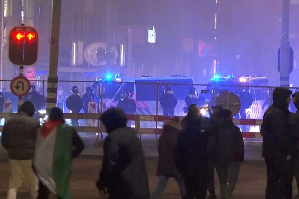 הפוגרום באמסטרדם. יהודים מפחדים להסתובב ברחובות אירופה , AP