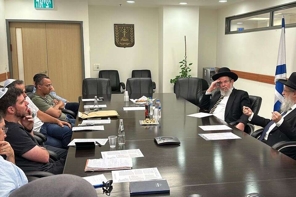 הרבנים הראשיים עם משפחות החטופים , הרבנות הראשית