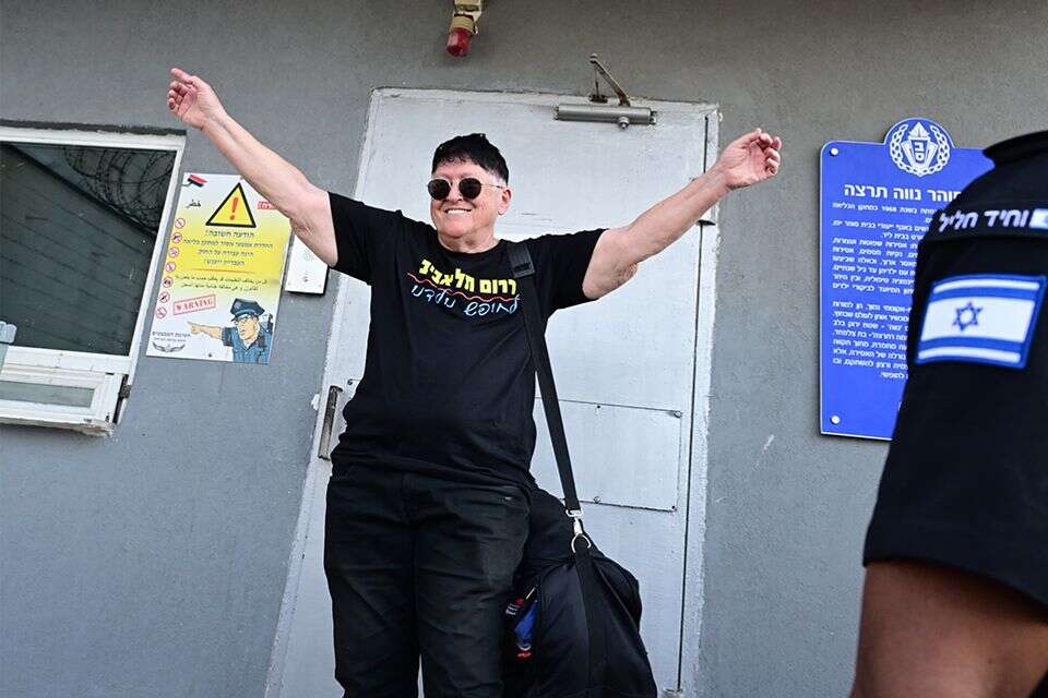 שפי פז נכנסת לכלא , יוסי זליגר