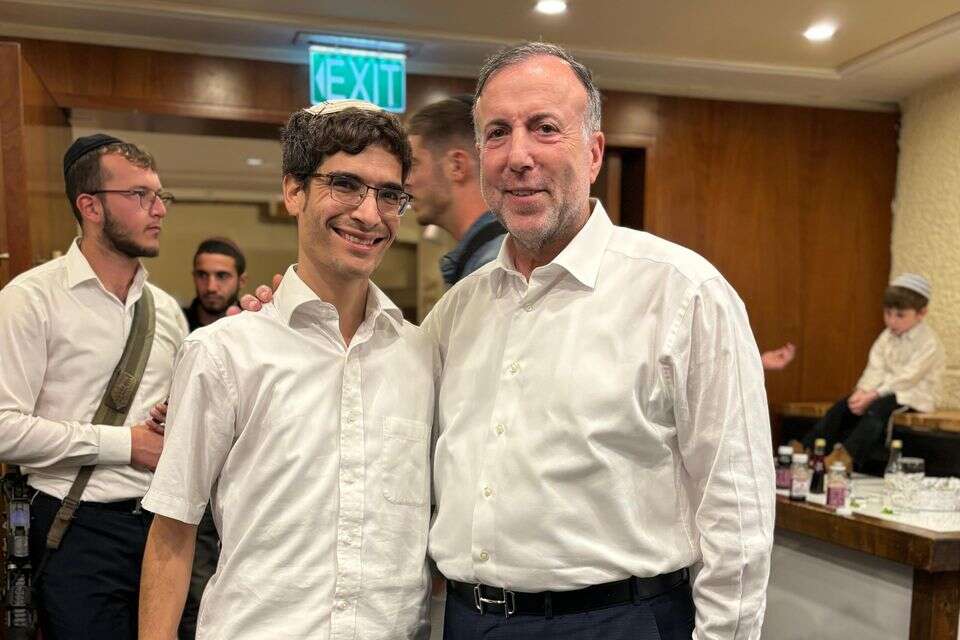 דוד הגר, איש עסקים מלוס אנג'לס, אירח 140 פצועי צה"ל ו - 400 בני משפחתם , ללא קרדיט