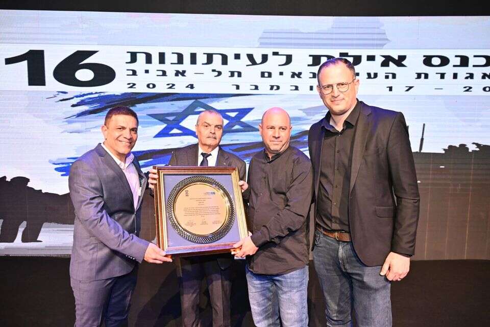 אבני בקבלת הפרס , יהודה בן יתח